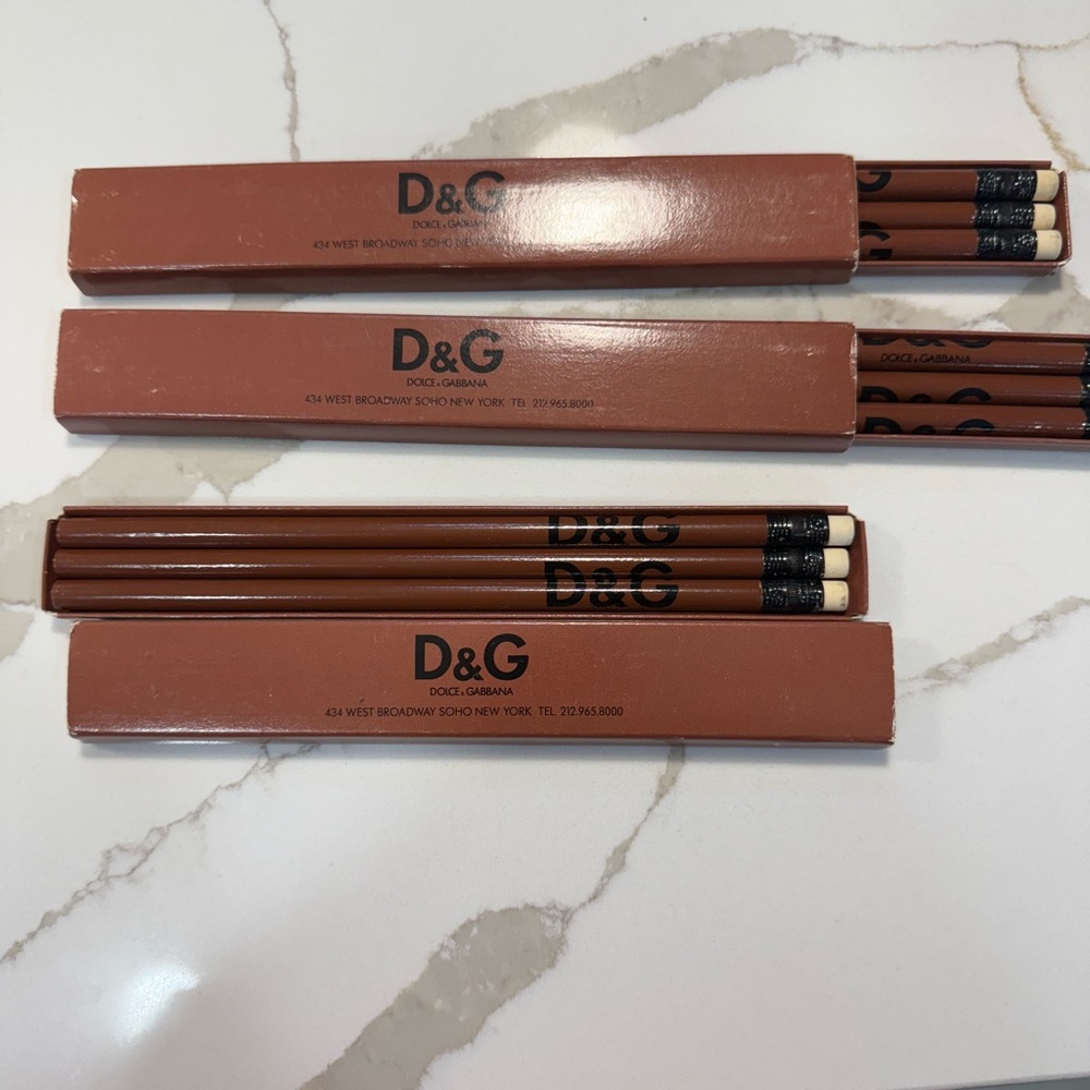 D&G Classic Brown Pencil Set - Picture 2 of 3